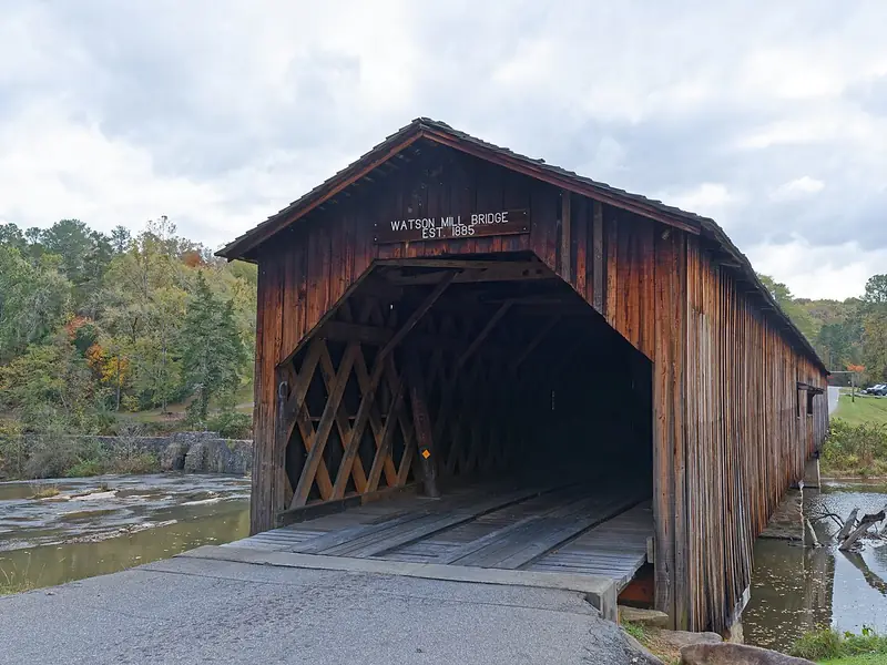 Entrance to the Watson Mill covered bridge