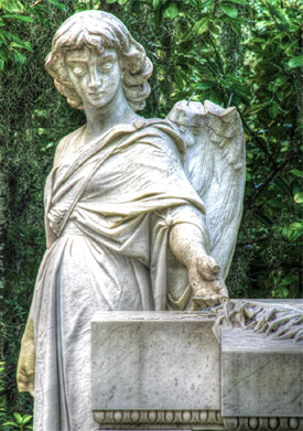 Angel statue at Bonaventure Cemetery