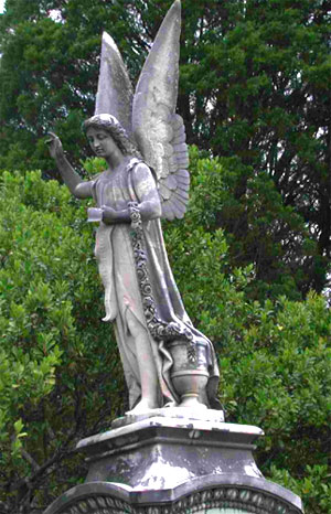 Angel statue at Rose Hill Cemetery